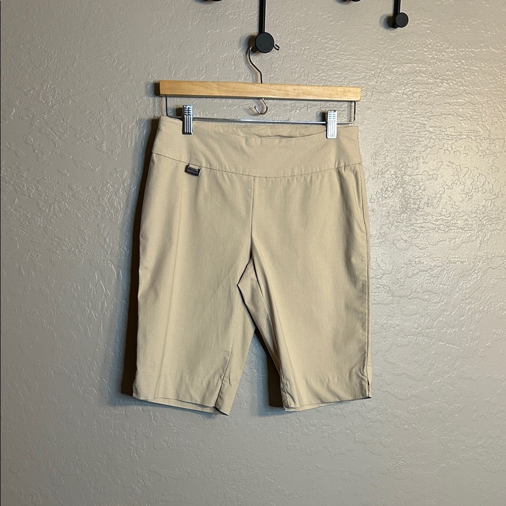 Peck & Peck Women's Beige Bermudas
